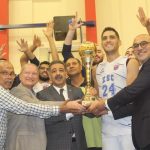 الزهور يصعد إلى الممتاز رجال