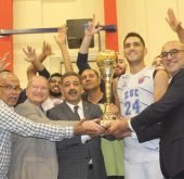 الزهور يصعد إلى الممتاز رجال