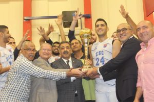 الزهور يصعد إلى الممتاز رجال