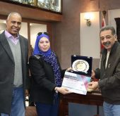 اتحاد السلة يسلم درع الاتحاد للدكتورة مدير عام الرعاية الرياضية بالازهر الشريف تكليلأ لنجاح بروتوكول التعاون