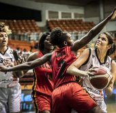منتخب مصر يهزم أنجولا للمرة الثانية في التاريخ ويتأهل للعب على المركز الخامس ببطولة إفريقيا