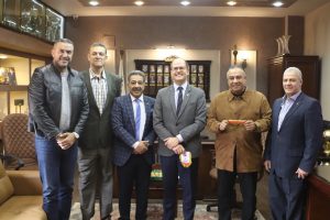 سكرتير الاتحاد الدولي يزور اتحاد السلة ويشكر الاتحاد المصري على استضافة كأس العالم للأندية