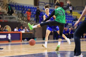 الأهلي يهزم سبورتنج في ثالث مواجهات نهائي الدوري 97/88