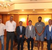 وزير الرياضة يوجه بالإسراع في إنهاء أوراق ضم الكندي أدهم إليدا للمنتخب المصري.. ويشيد بنهج اتحاد السلة
