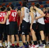 أعلن الكندي روي رانا المدير الفني للمنتخب الوطني الأول قائمة المنتخب التي تستعد لخوض المرحلة الثانية من التصفيات المؤهلة لكأس العالم.
